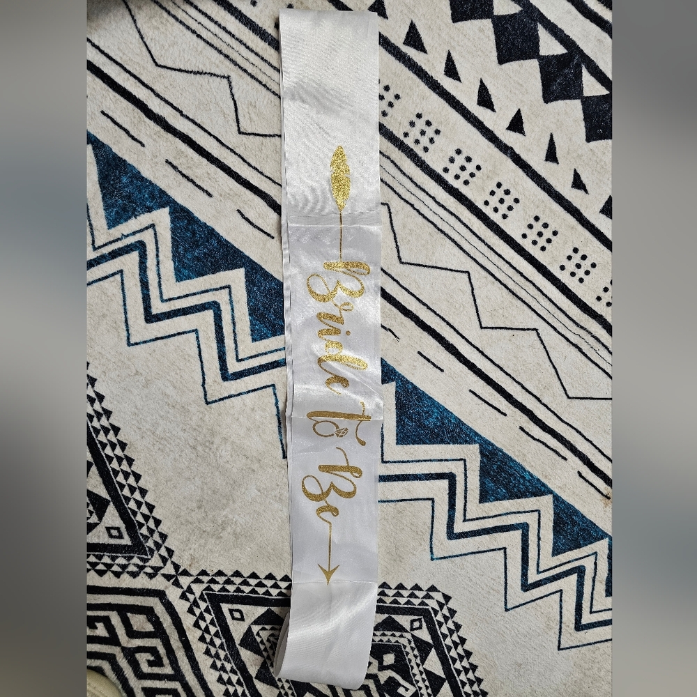 White and Gold 'Bride To Be' Sash